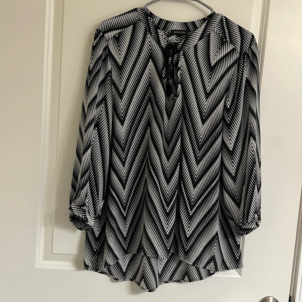 Black and white flowy top